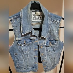 Levi distressed denim vest (Small)